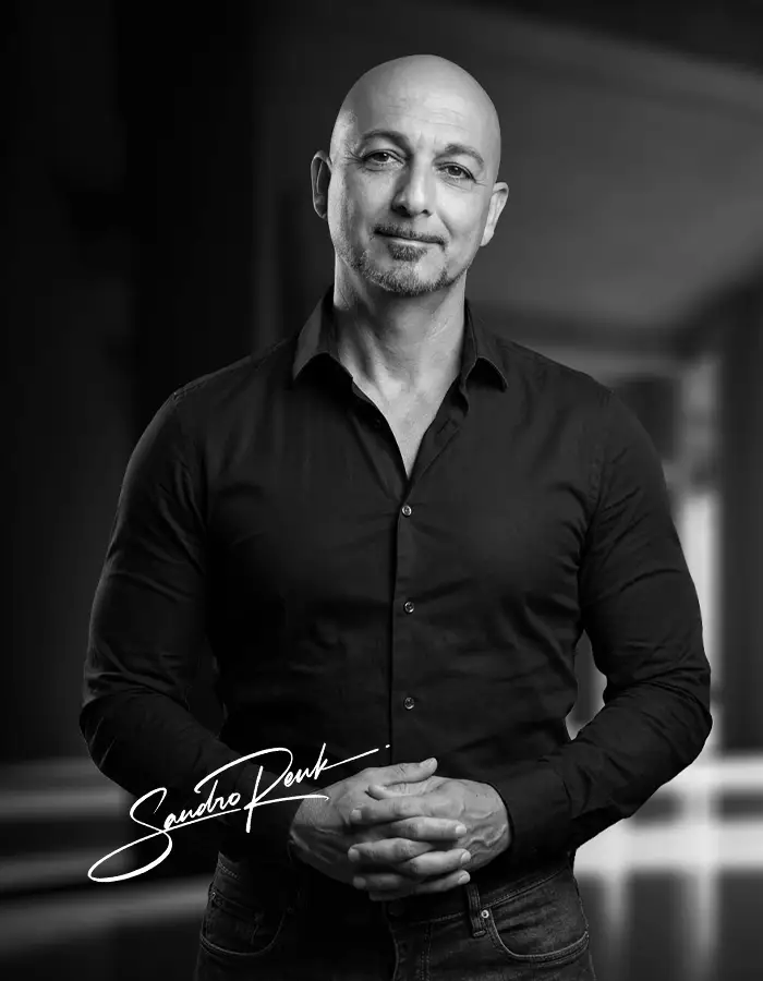 Sandro Renk, Agenturinhaber für Webdesign und Brand Building, im Anzug